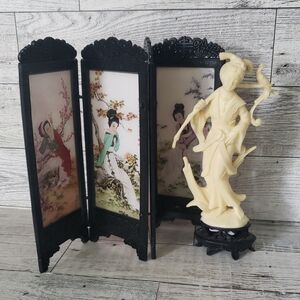 Vtg. Elegant Asian-Inspired Decorative Plastic Screen and Figurine
